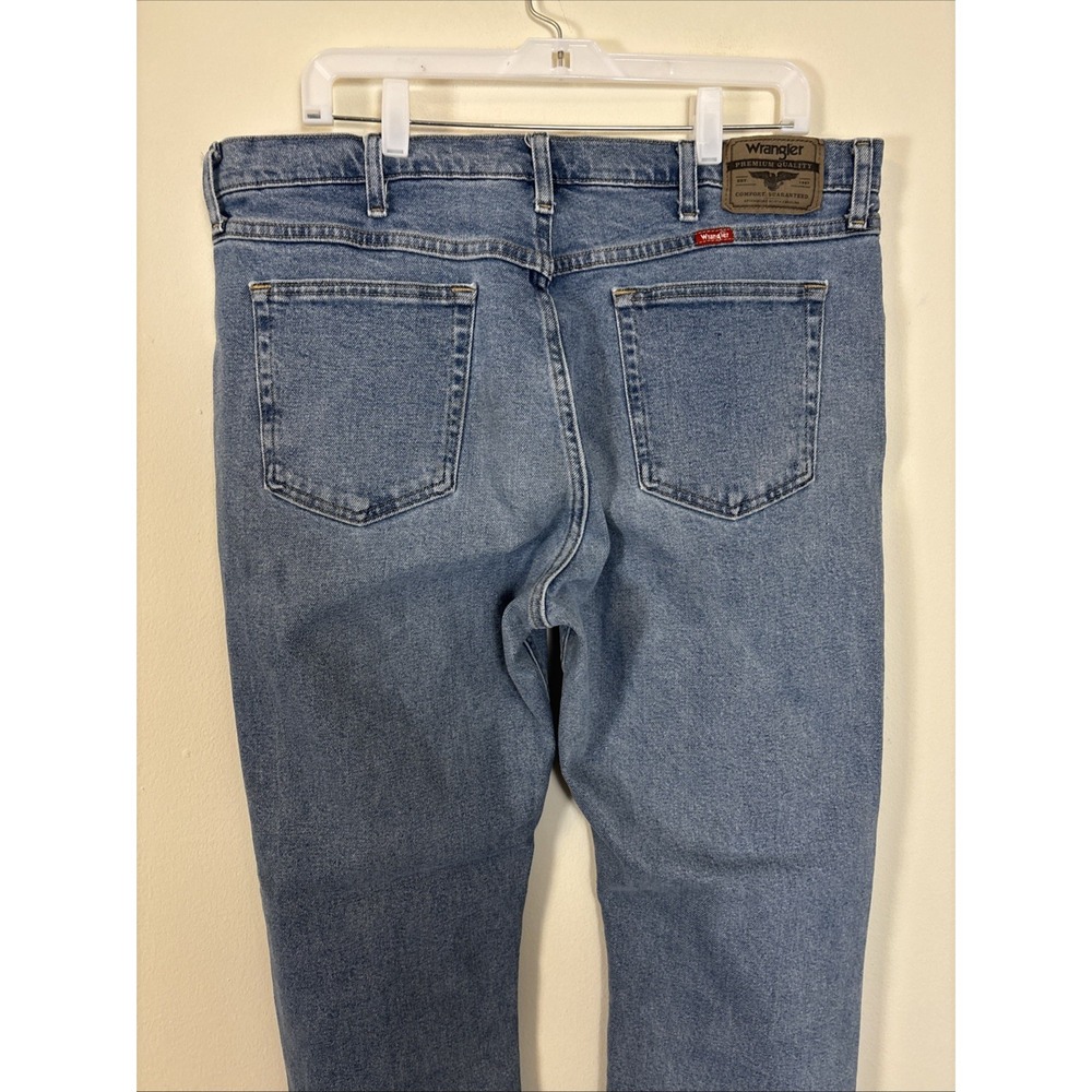 Wrangler Jeans Men's 38X30 Blue Denim Cowboy Cut Western Straight Leg Light Wash - Picture 5 of 12